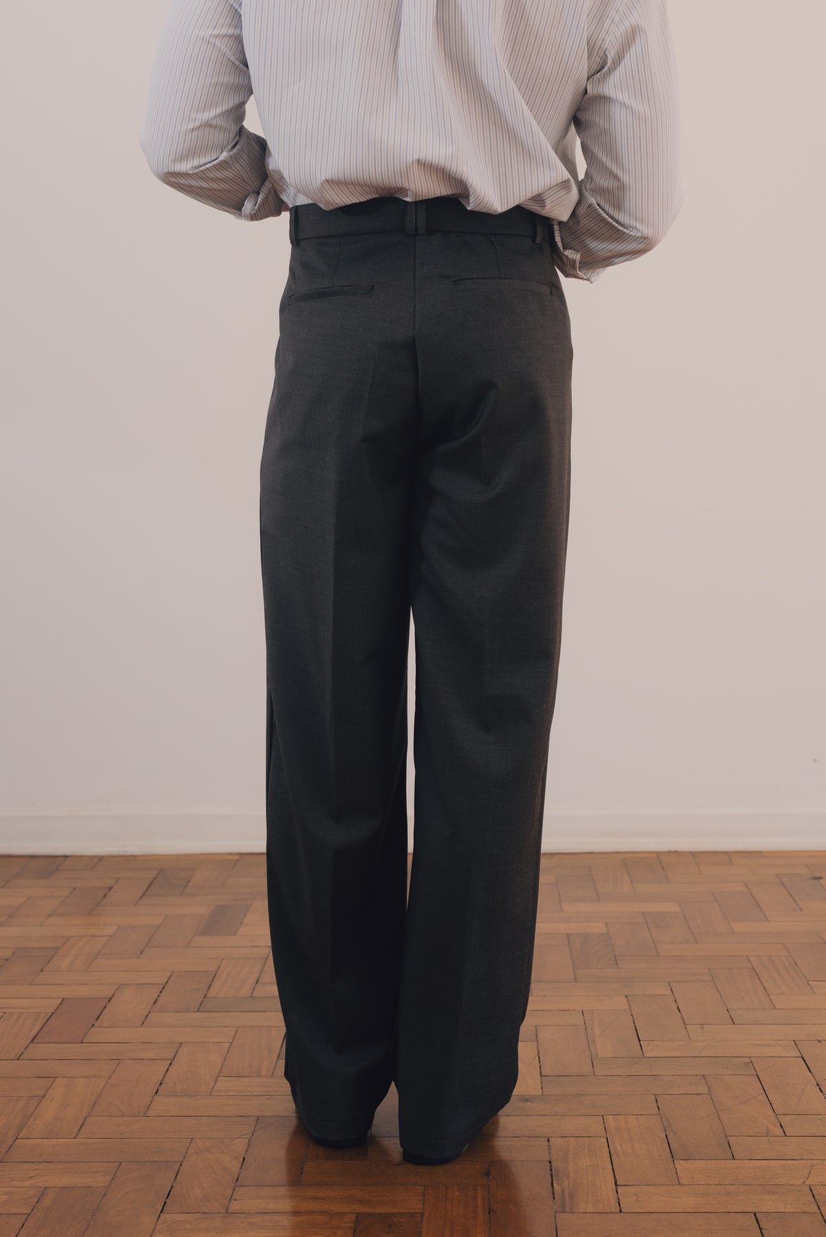 Calça Relaxed de Lã Fria (Cinza Chumbo)
